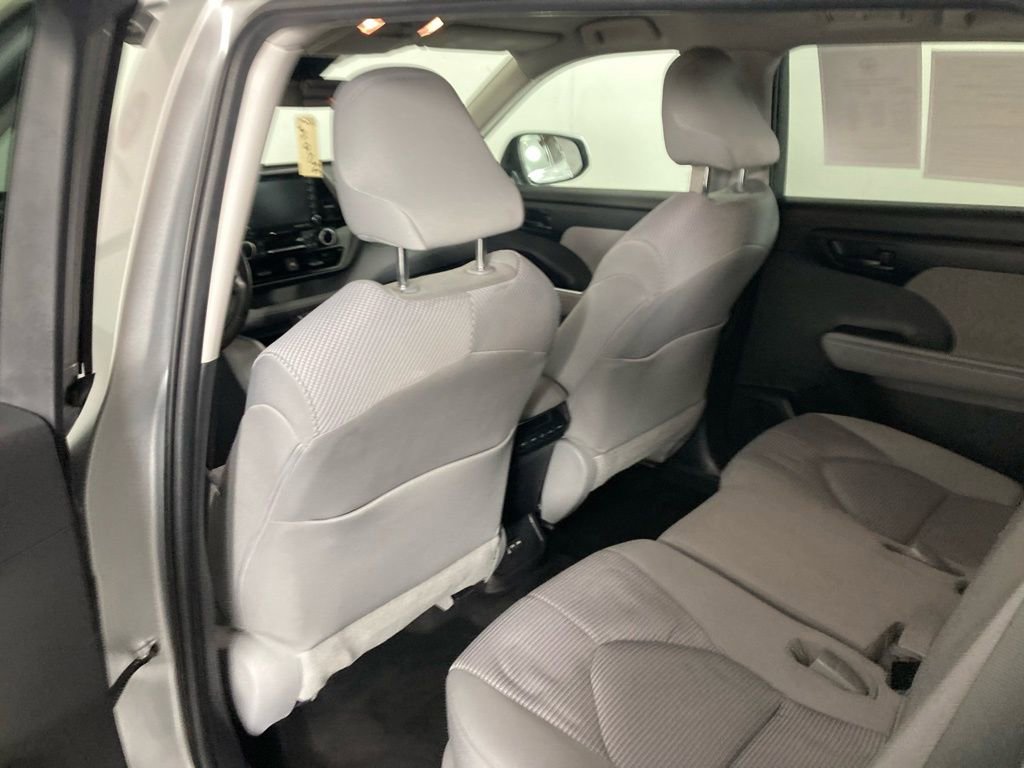 Used 2022 Toyota Highlander LE image 14