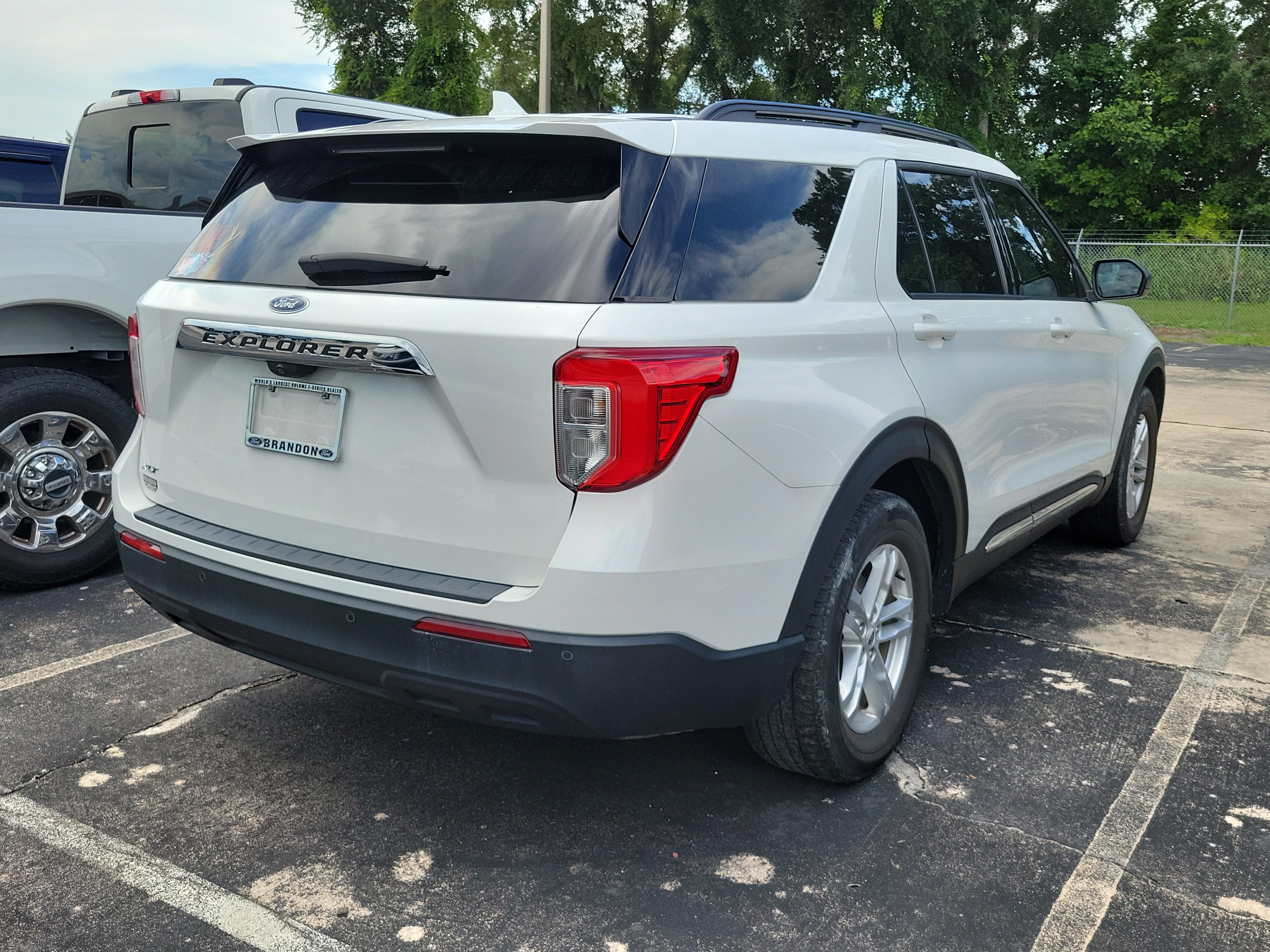 Certified 2023 Ford Explorer XLT RWD image 5