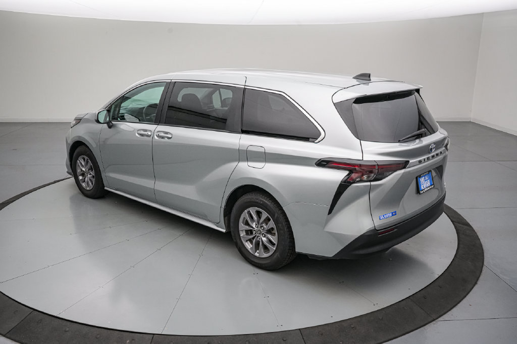 Used 2023 Toyota Sienna LE FWD image 6
