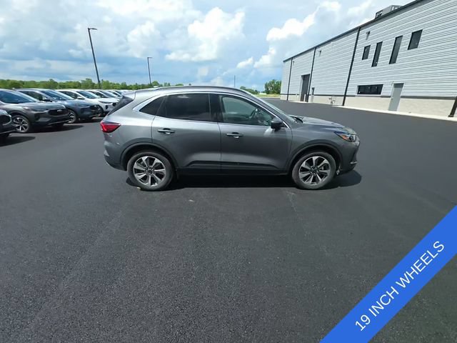 Certified 2025 Ford Escape Platinum AWD/4WD image 11