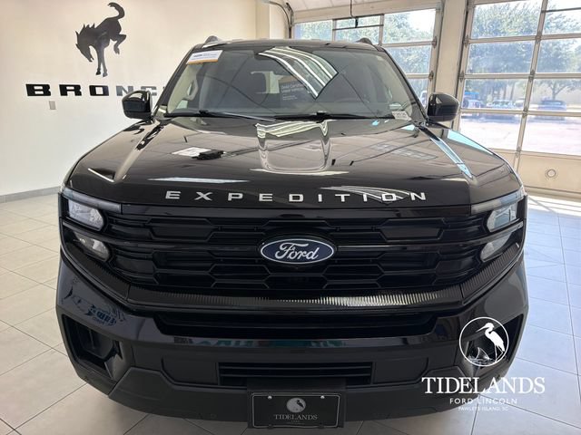 Certified 2025 Ford Expedition Active RWD image 3