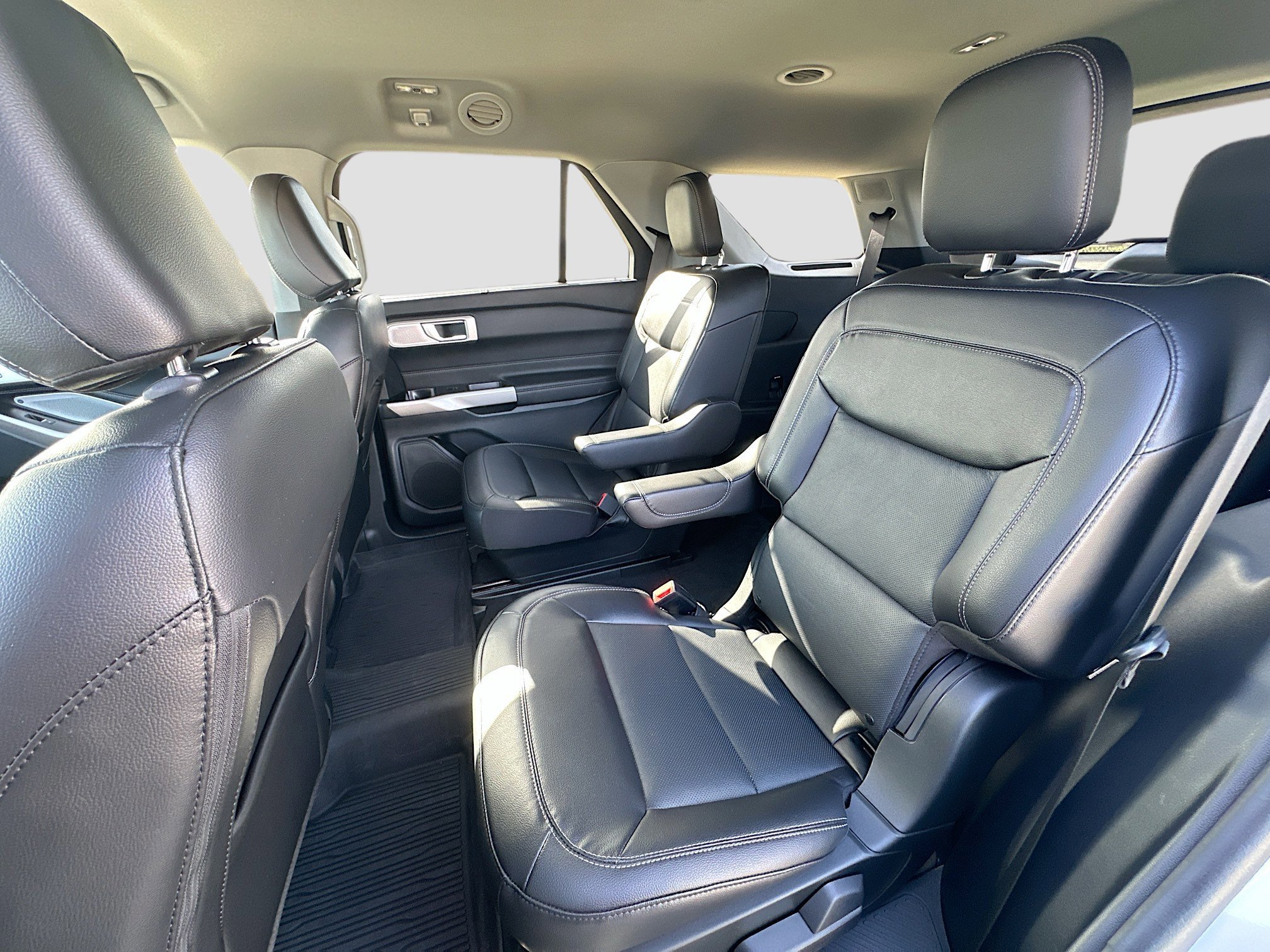 Certified 2022 Ford Explorer Limited w/ Limited Technology Package image 24