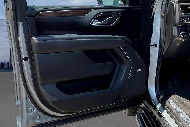 Used 2023 Chevrolet Suburban High Country RWD image 27