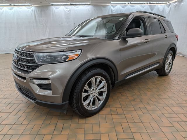 Certified 2021 Ford Explorer XLT w/ Equipment Group 202A AWD/4WD image 3