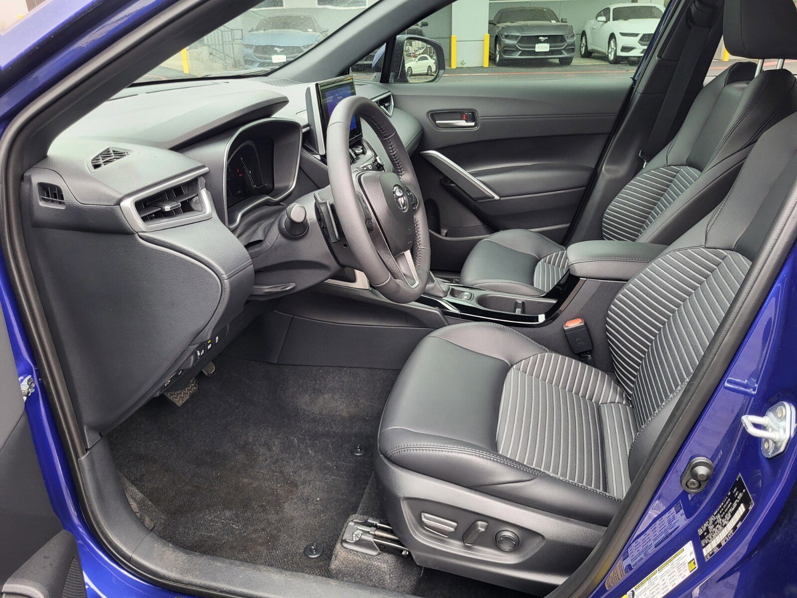 Used 2024 Toyota Corolla Cross AWD Hybrid w/ Convenience Package image 18