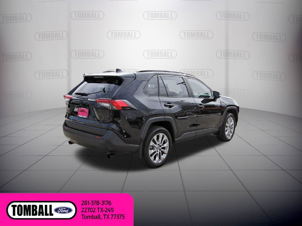Used 2025 Toyota RAV4 XLE Premium w/ Blackout Package (GST) FWD image 8