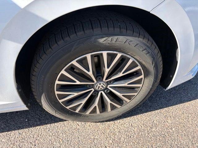 Used 2019 Volkswagen Jetta SEL FWD image 18