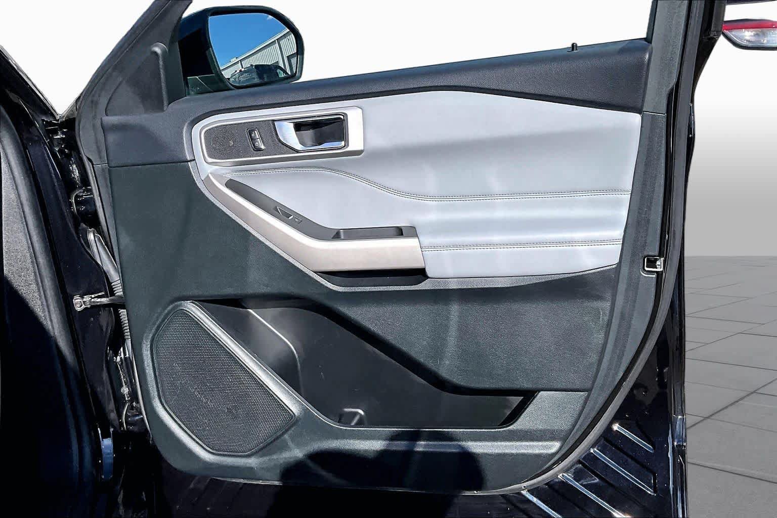 Certified 2024 Ford Explorer XLT RWD image 23