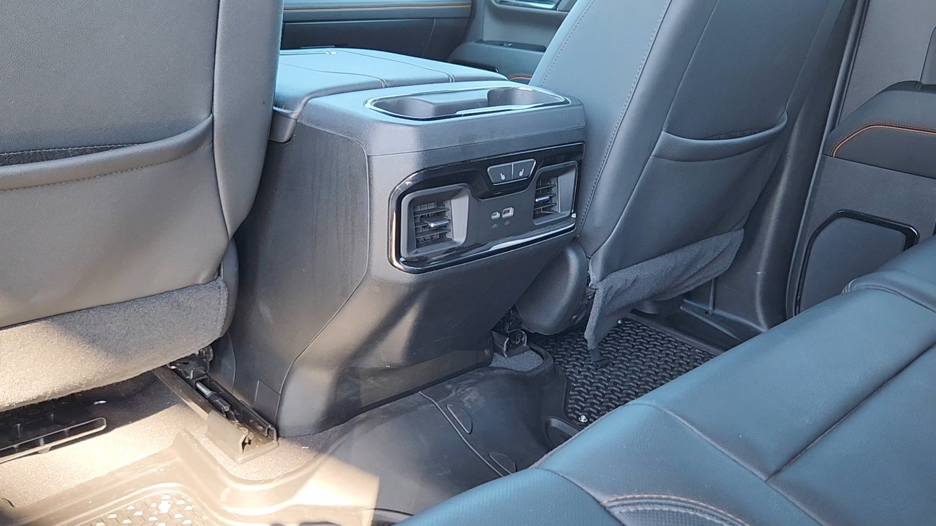 Used 2024 GMC Sierra 2500 AT4 w/ AT4 Premium Plus Package AWD/4WD image 18