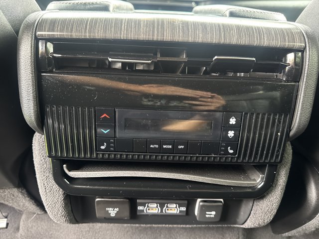 Used 2024 Jeep Wagoneer L Series II w/ Flexible Seating Group AWD/4WD image 22