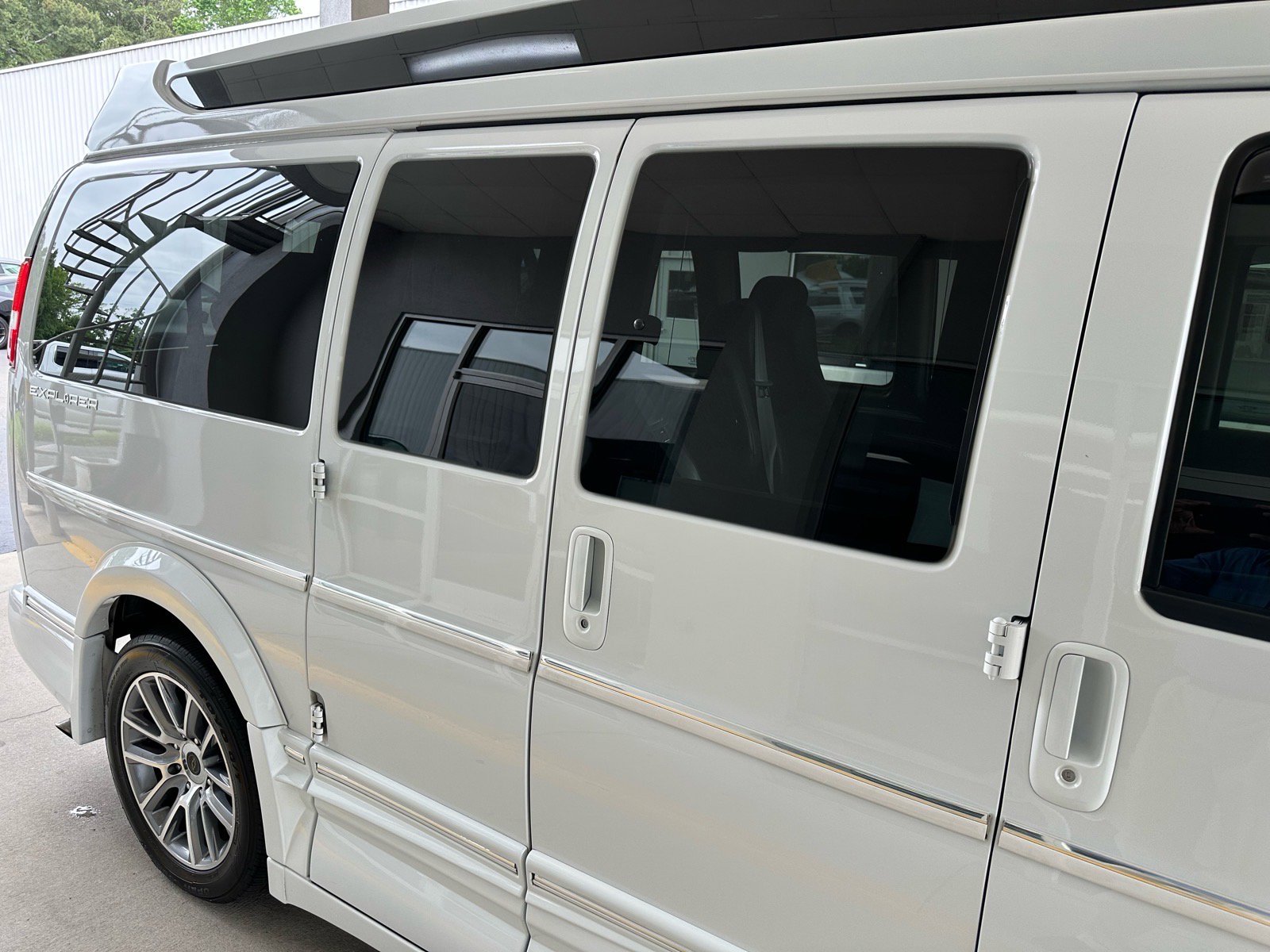 Used 2020 Chevrolet Express 2500 w/ Enhanced Convenience Package RWD image 13