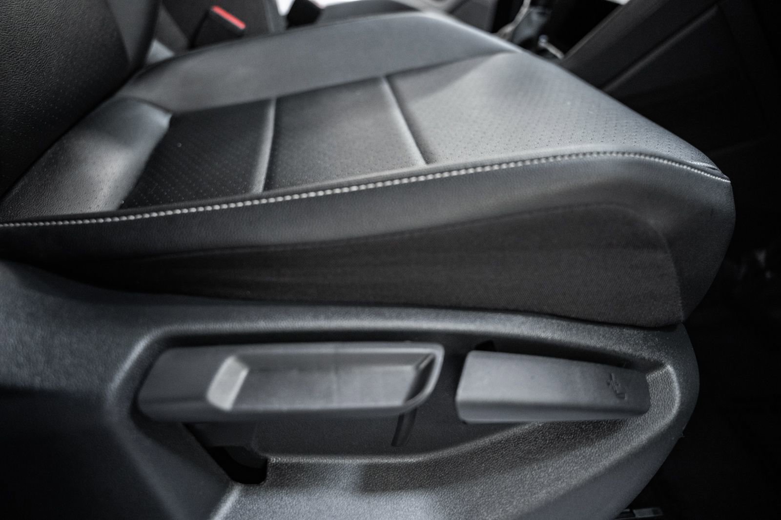 Used 2021 Volkswagen Tiguan SE R-Line image 37