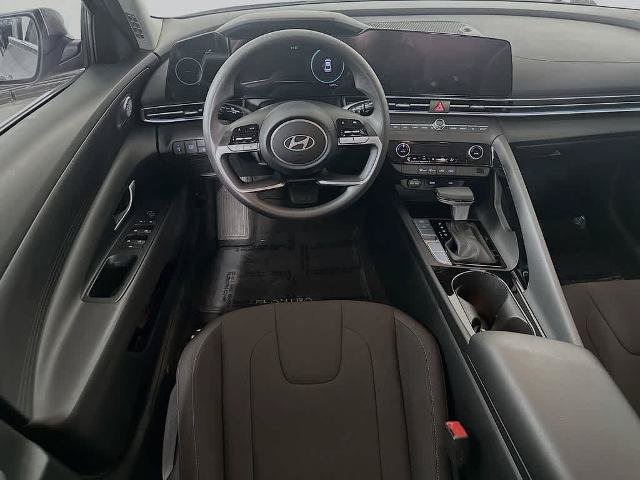 Used 2024 Hyundai Elantra Blue FWD image 10