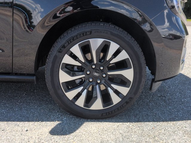Certified 2025 Ford Expedition Platinum w/ Driver's Package AWD/4WD image 11