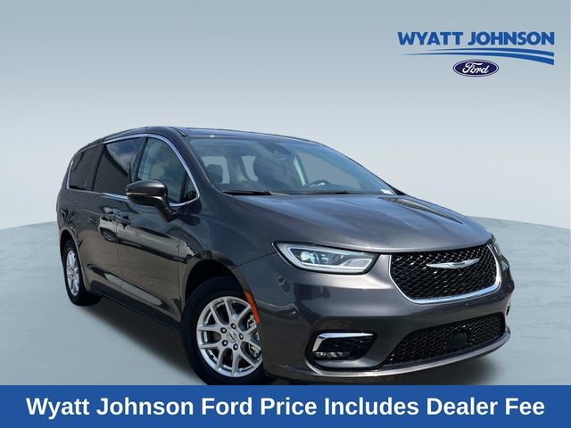 Used 2023 Chrysler Pacifica Touring-L FWD image 1