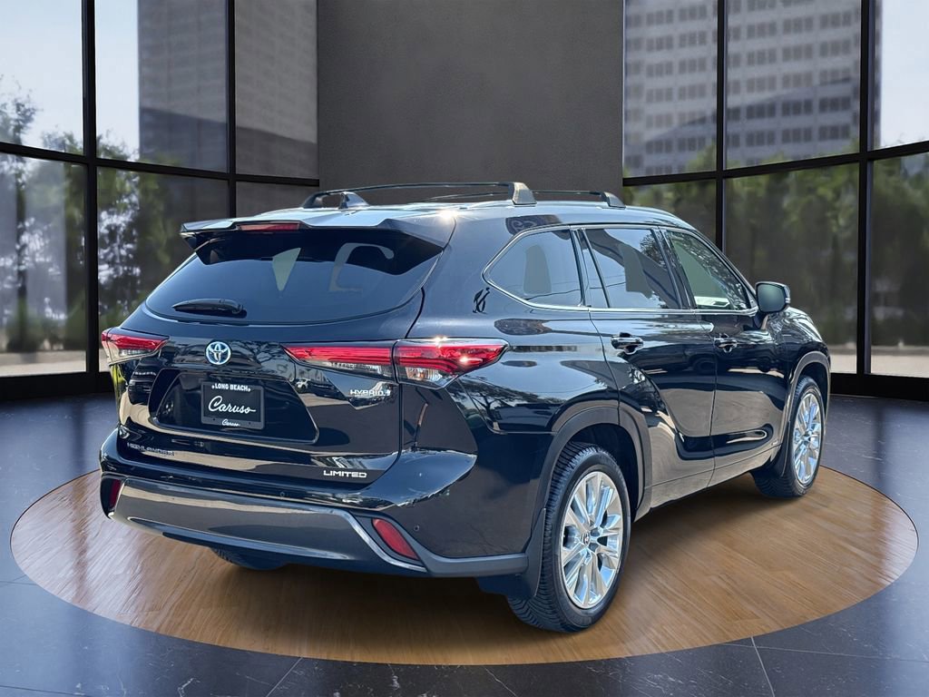 Used 2022 Toyota Highlander Limited image 3