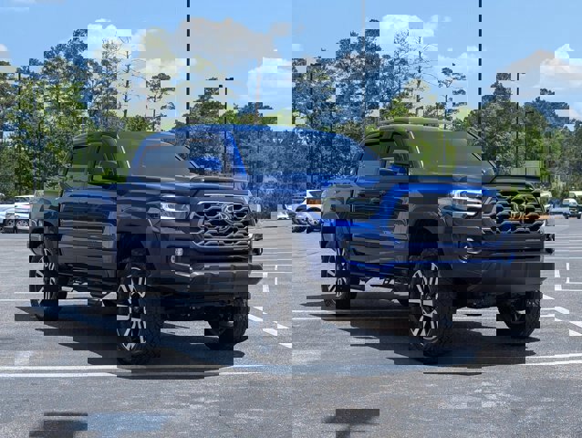 Used 2023 Toyota Tacoma TRD Off-Road w/ Technology Package AWD/4WD image 7