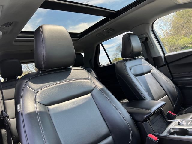 Certified 2022 Ford Explorer XLT w/ Equipment Group 202A AWD/4WD image 39