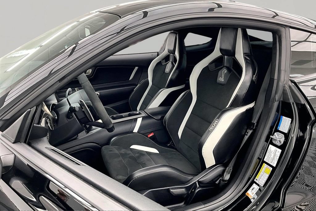 Certified 2022 Ford Mustang Shelby GT500 w/ Carbon Fiber Track Pack RWD image 25