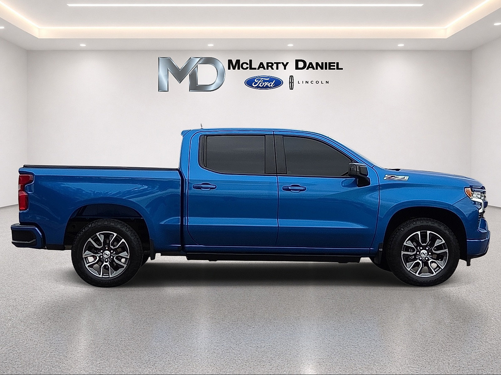 Used 2024 Chevrolet Silverado 1500 RST w/ Z71 Off-Road Package AWD/4WD image 6