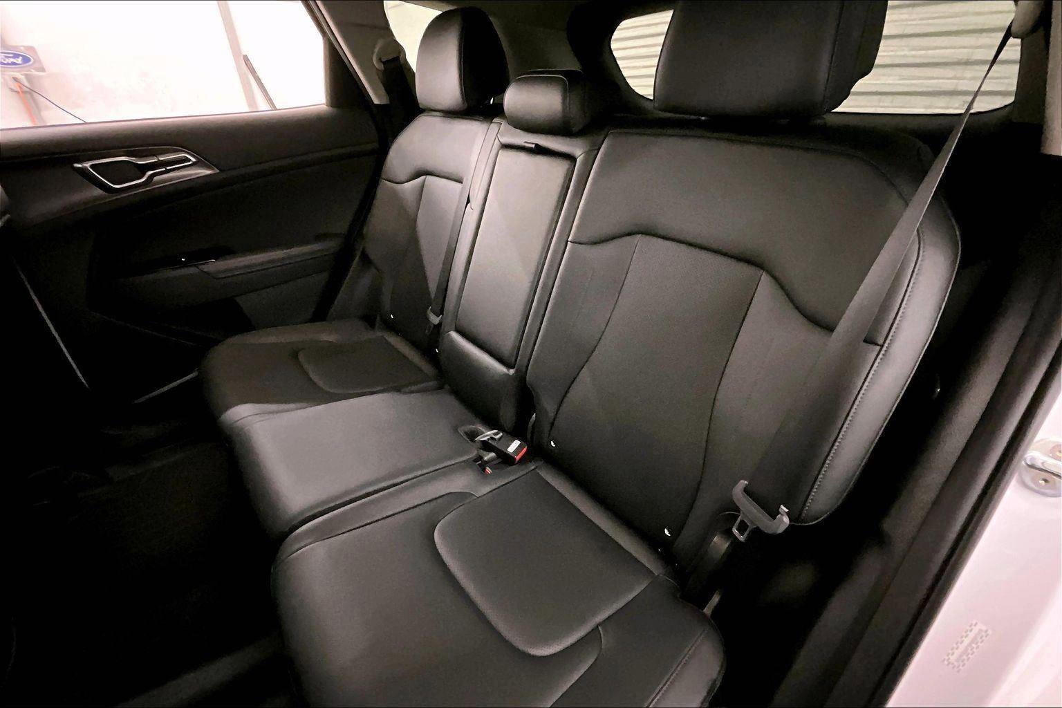 Used 2023 Kia Sportage EX image 25