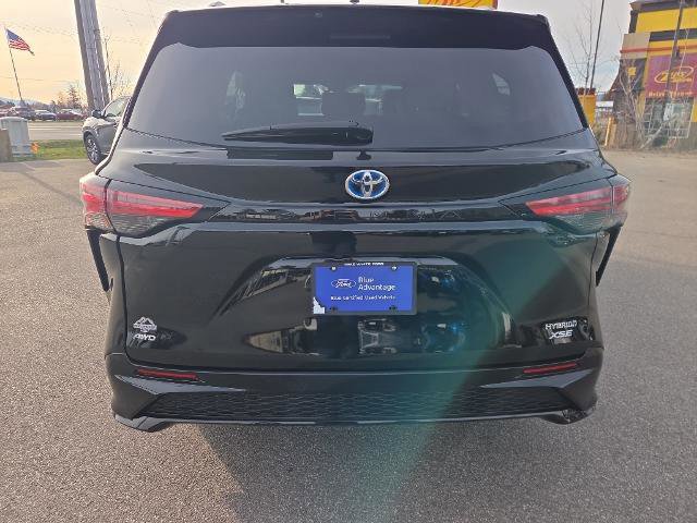 Used 2024 Toyota Sienna XSE AWD/4WD image 3
