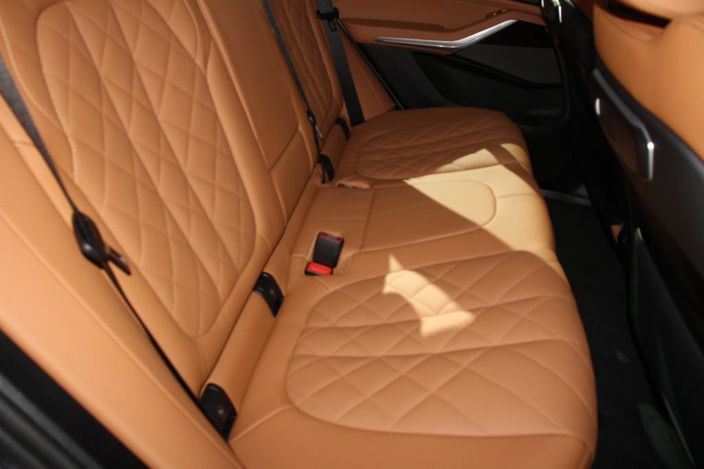 Used 2026 BMW X5 xDrive40i w/ M Sport Package AWD/4WD image 25