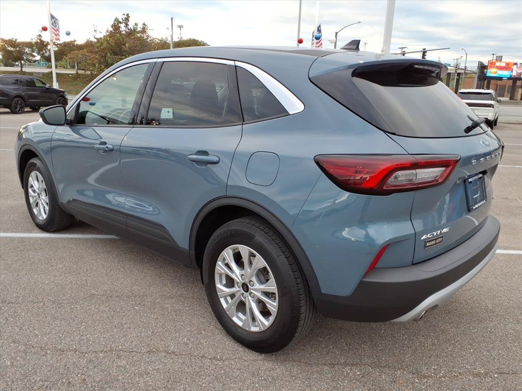 Certified 2024 Ford Escape Active AWD/4WD image 3