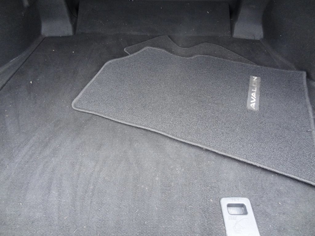 Used 2019 Toyota Avalon Limited image 15