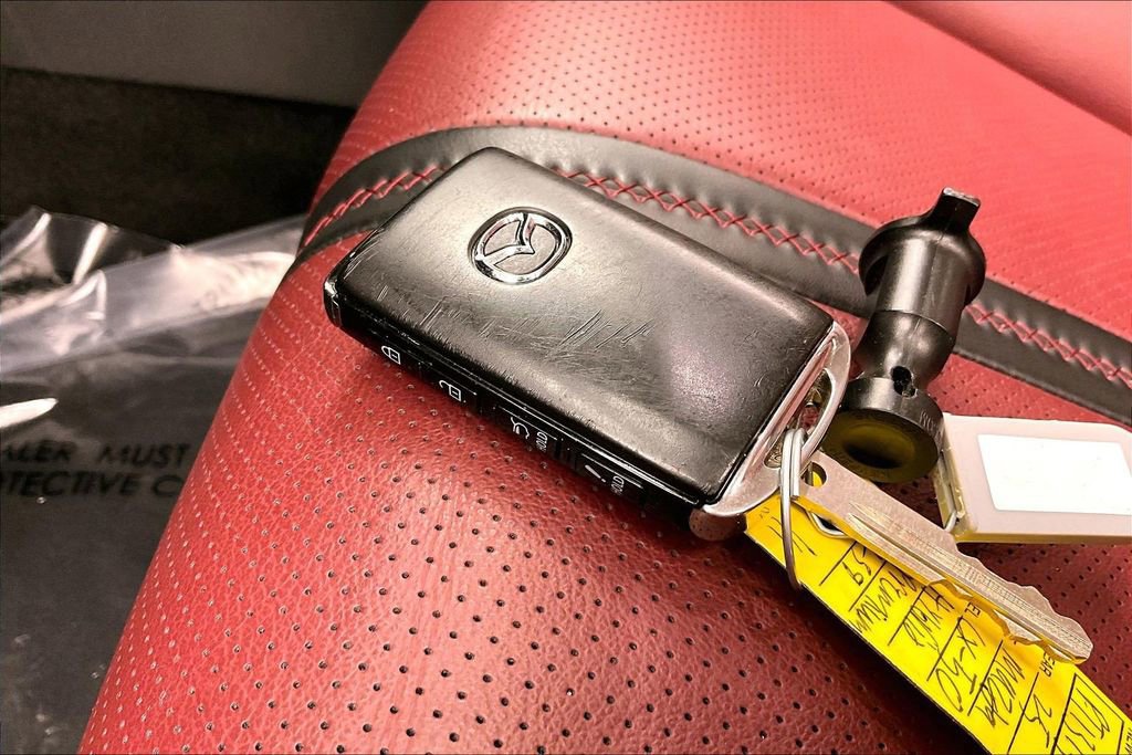 Used 2025 MAZDA CX-50 AWD 2.5 Hybrid w/ Premium Pkg image 13