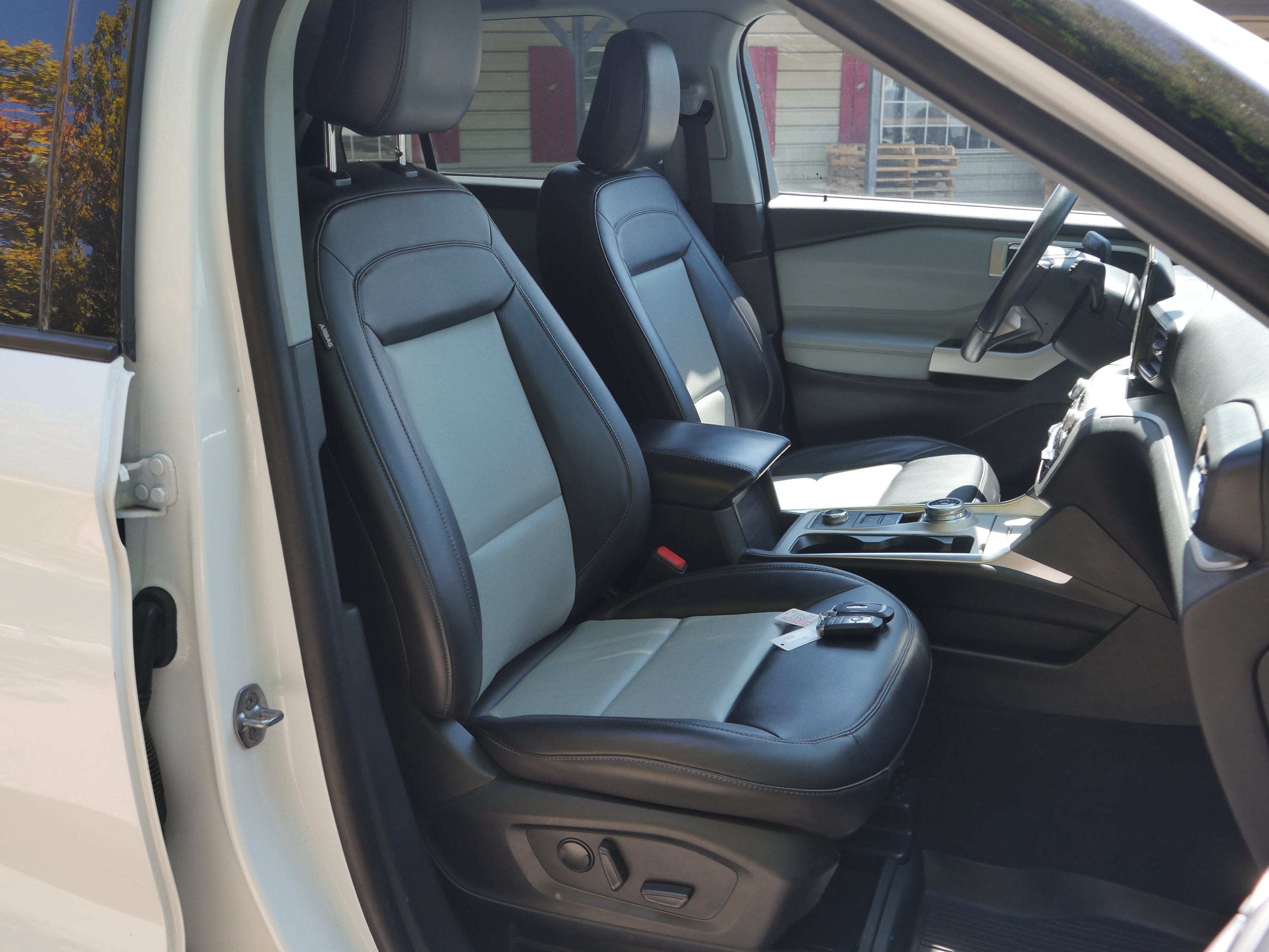 Certified 2023 Ford Explorer XLT w/ Equipment Group 202A AWD/4WD image 29