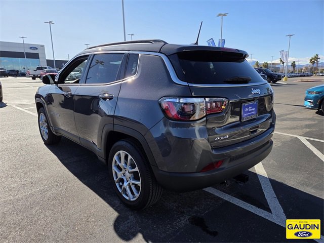 Used 2024 Jeep Compass Latitude image 3