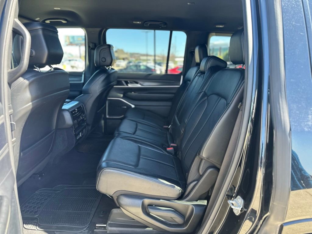 Used 2024 Jeep Wagoneer Series II w/ Flexible Seating Group image 33