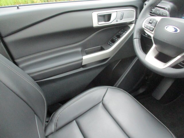 Certified 2023 Ford Explorer XLT w/ Equipment Group 202A AWD/4WD image 24
