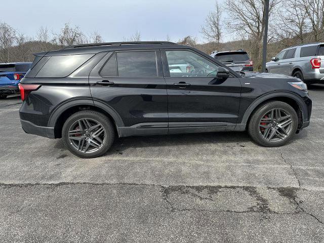 Certified 2025 Ford Explorer ST-Line w/ ST-Line Street Pack image 2