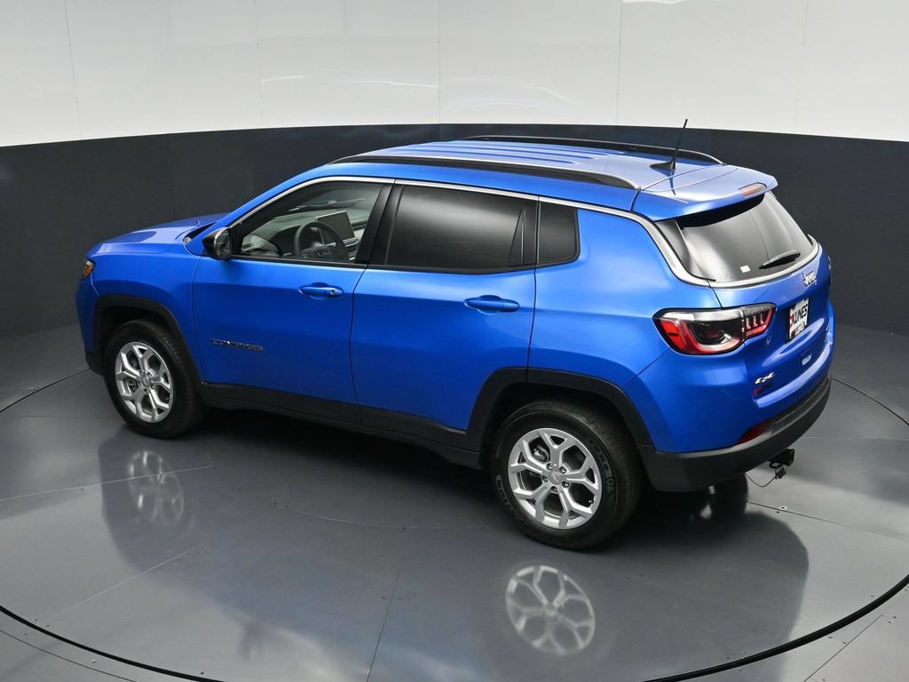 Used 2024 Jeep Compass Latitude w/ Convenience Group AWD/4WD image 42