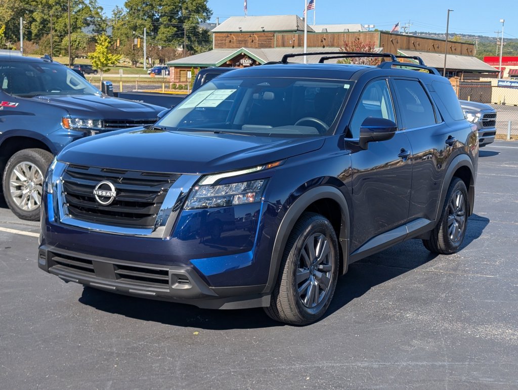 Used 2025 Nissan Pathfinder SV w/ SV Premium Package FWD image 3