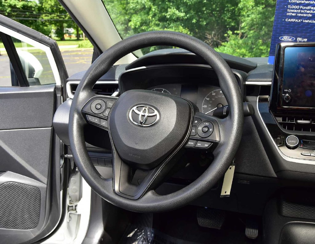 Used 2023 Toyota Corolla LE FWD image 15