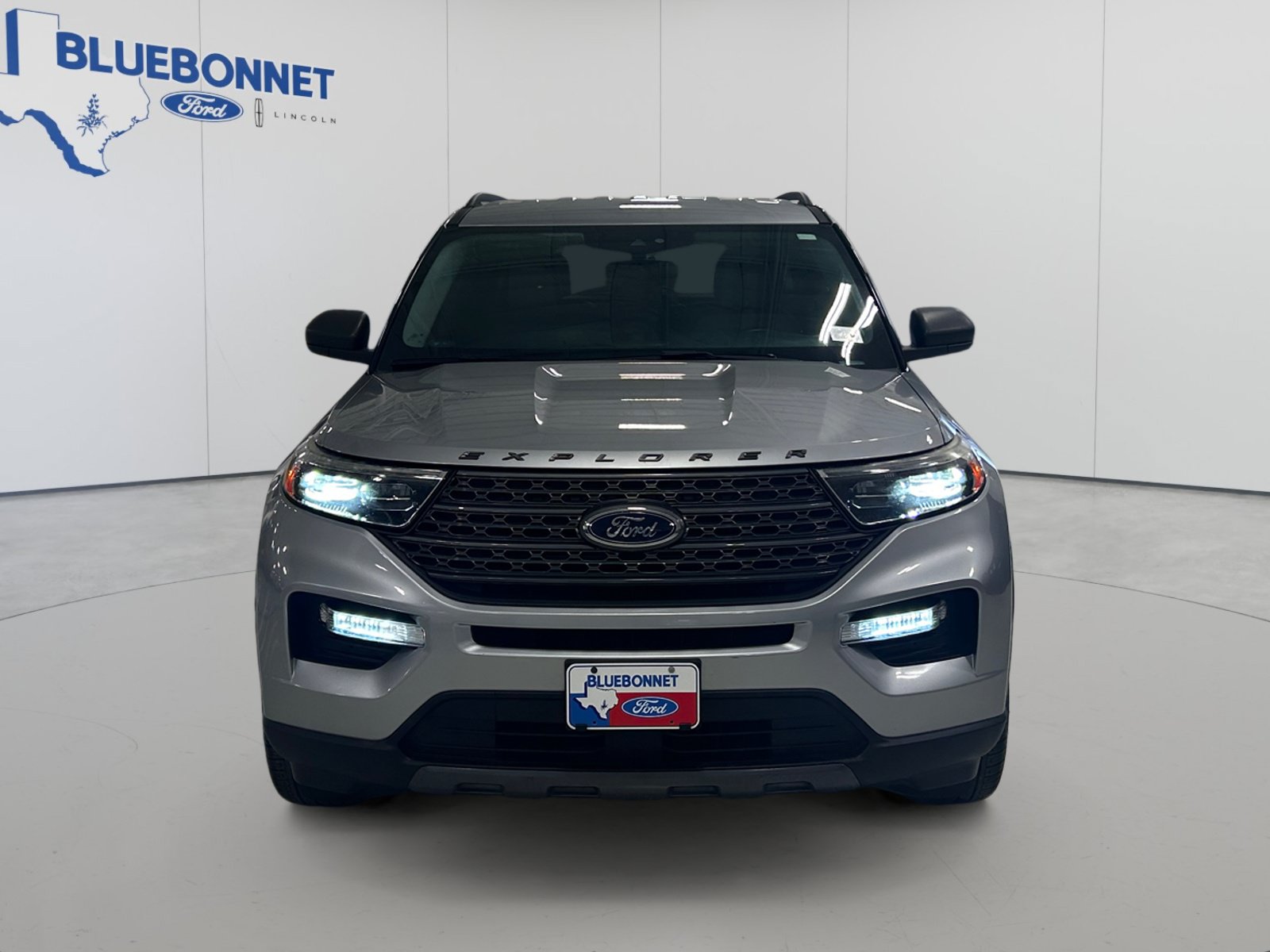 Certified 2021 Ford Explorer XLT w/ Equipment Group 202A RWD image 2