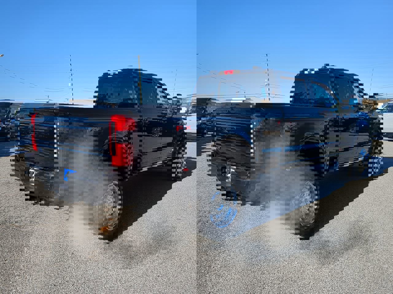 Certified 2025 Ford F450 Platinum w/ FX4 Off-Road Package image 4