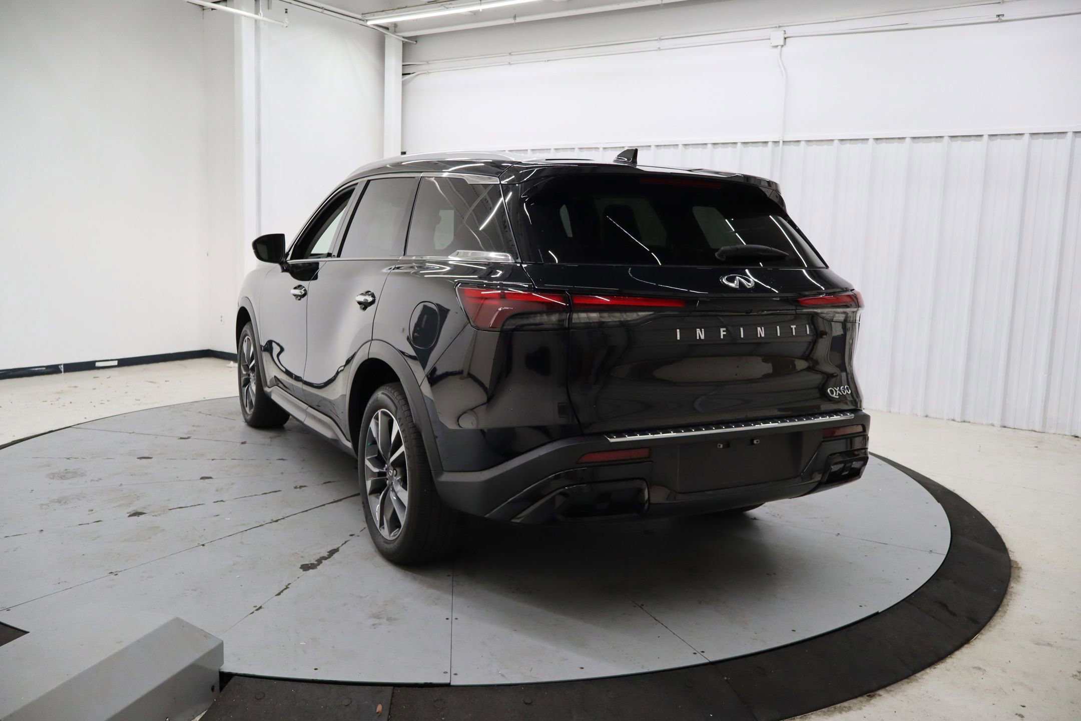 Used 2023 INFINITI QX60 Luxe w/ Performance Audio Package FWD image 8