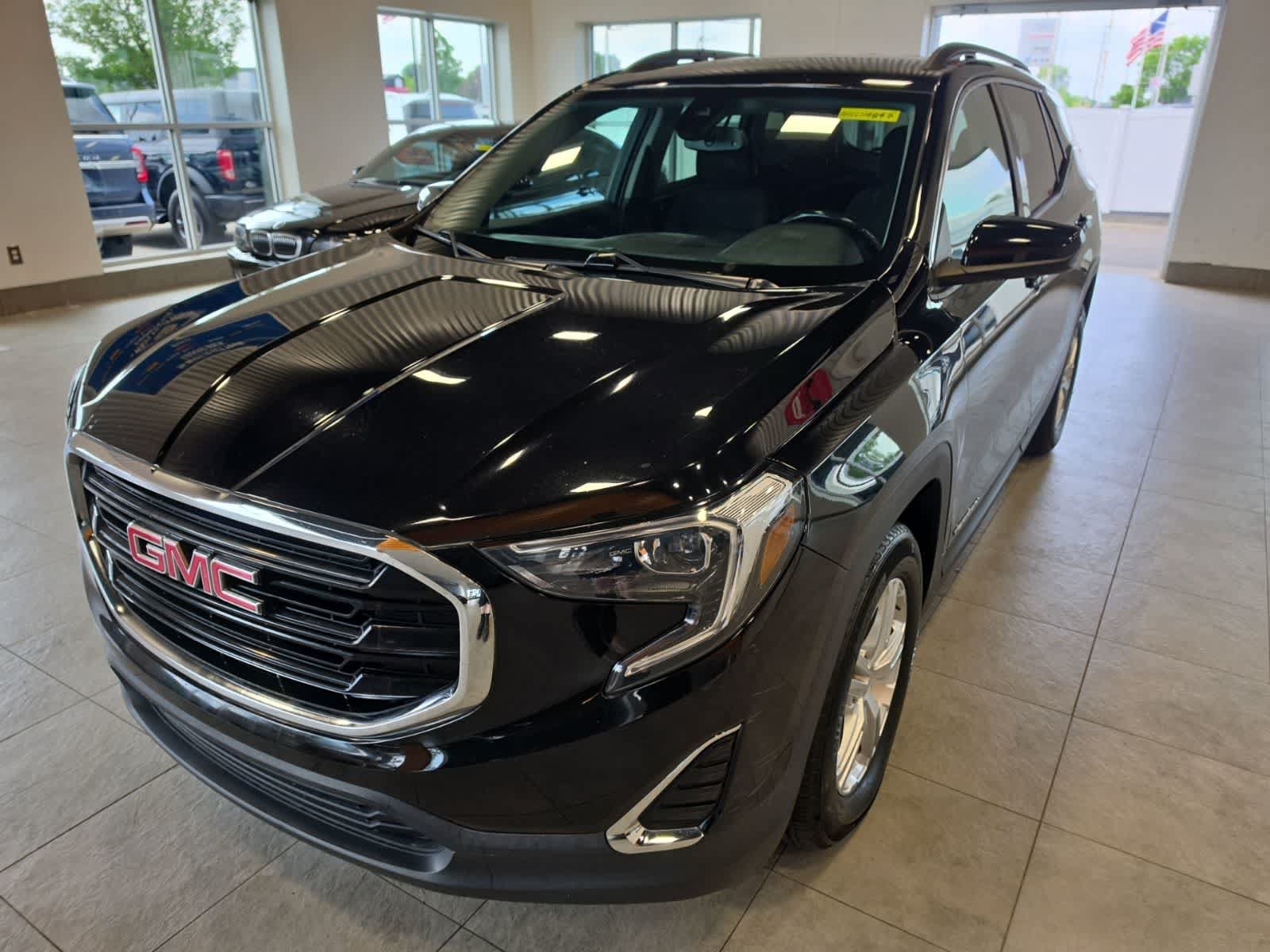 Used 2020 GMC Terrain SLE w/ Driver Convenience Package FWD image 2