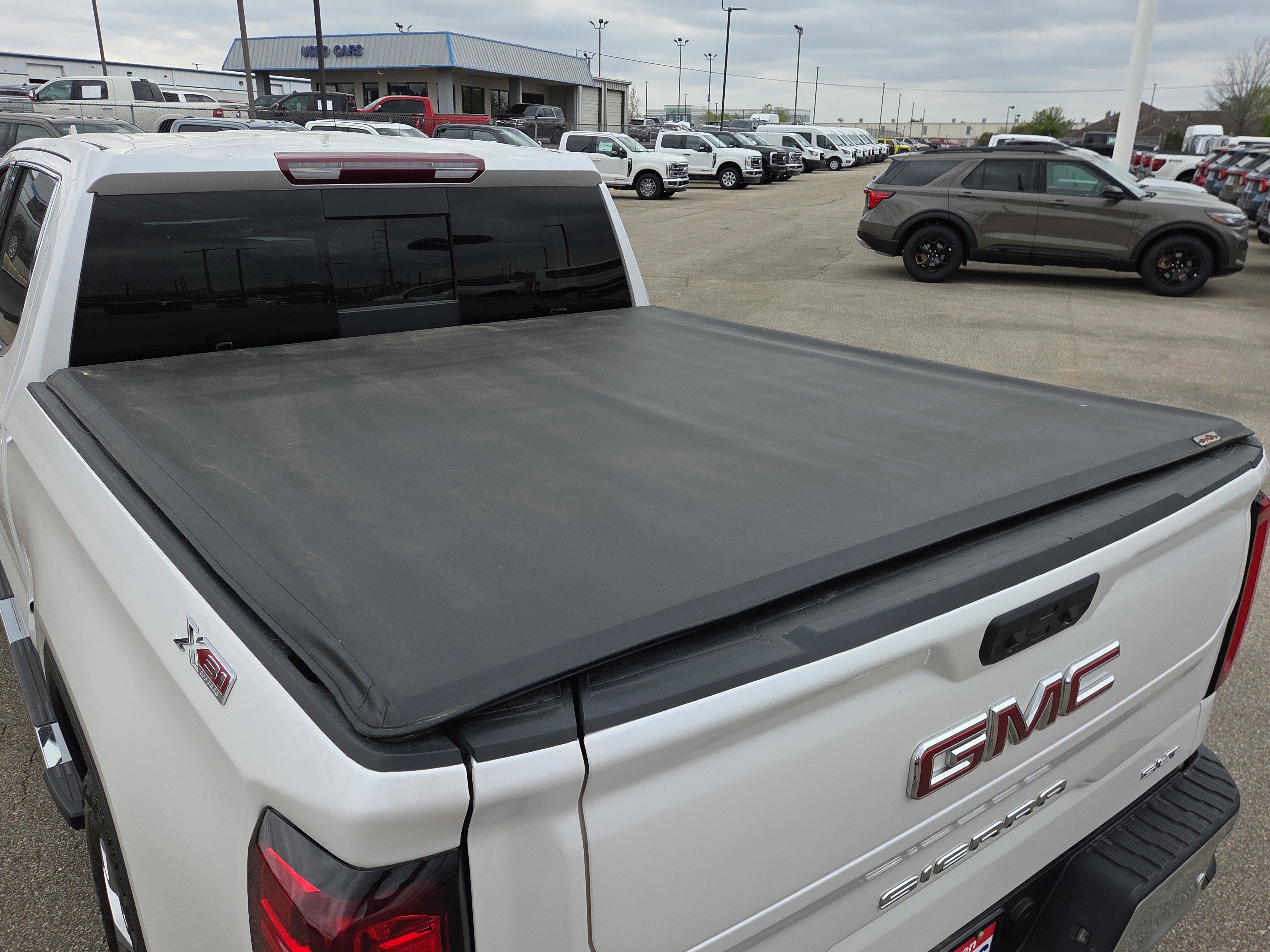 Used 2024 GMC Sierra 1500 SLT w/ SLT Premium Plus Package AWD/4WD image 15