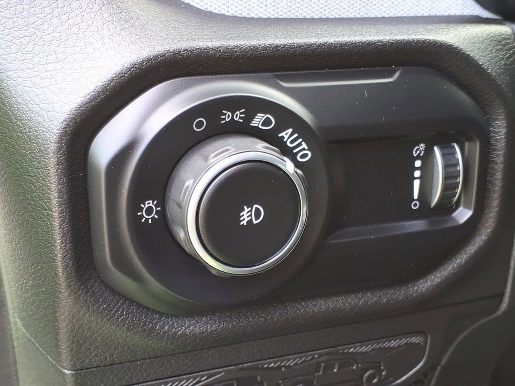 Used 2025 Jeep Wrangler Sport AWD/4WD image 18