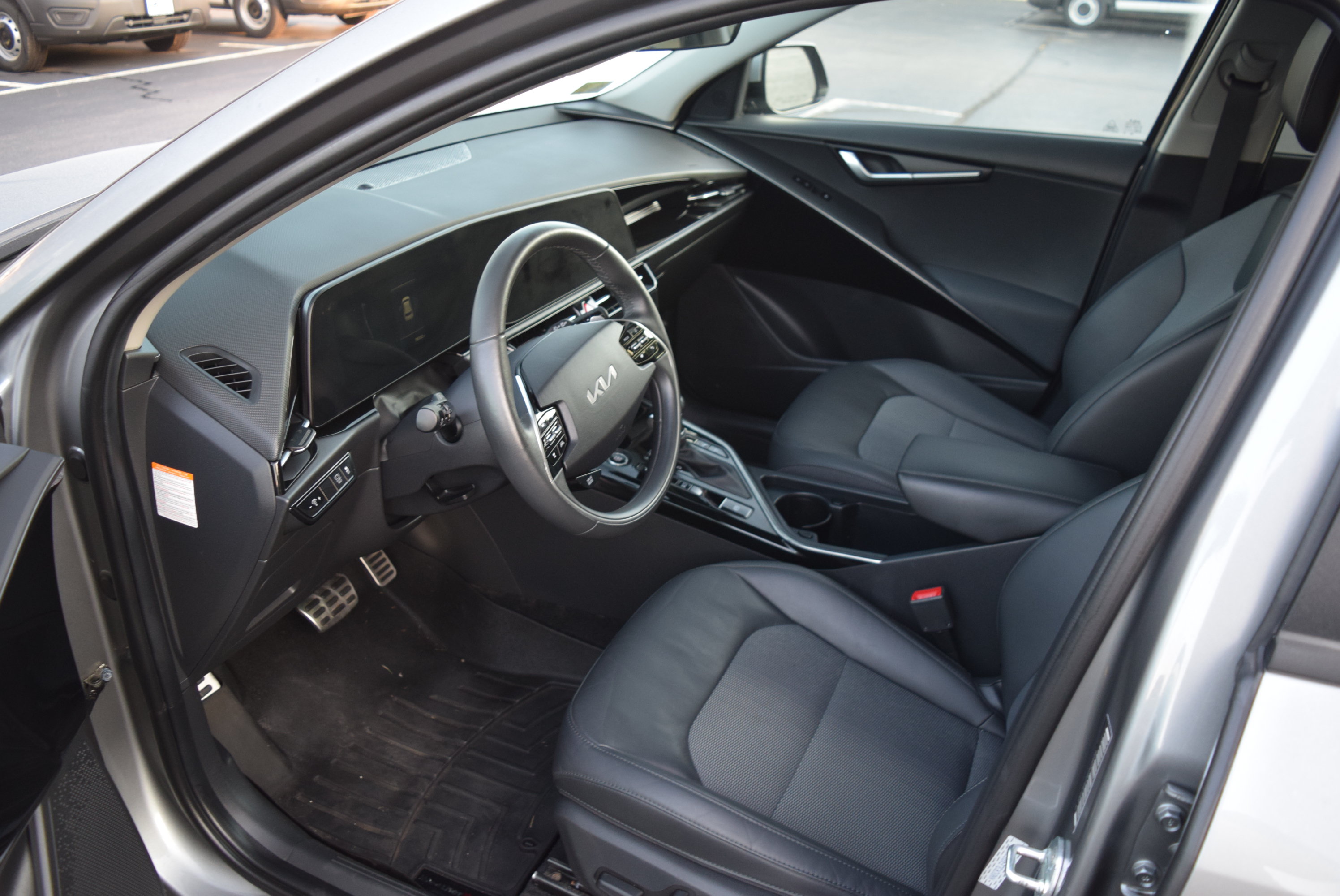 Used 2023 Kia Niro EX Touring FWD image 9