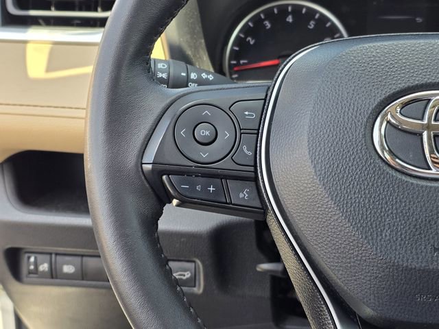 Used 2021 Toyota RAV4 XLE Premium image 24