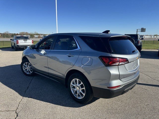 Used 2023 Chevrolet Equinox LT w/ Driver Convenience Package image 3