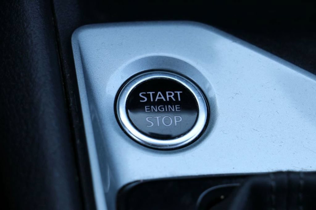 Used 2025 Nissan Altima 2.5 SV FWD image 12