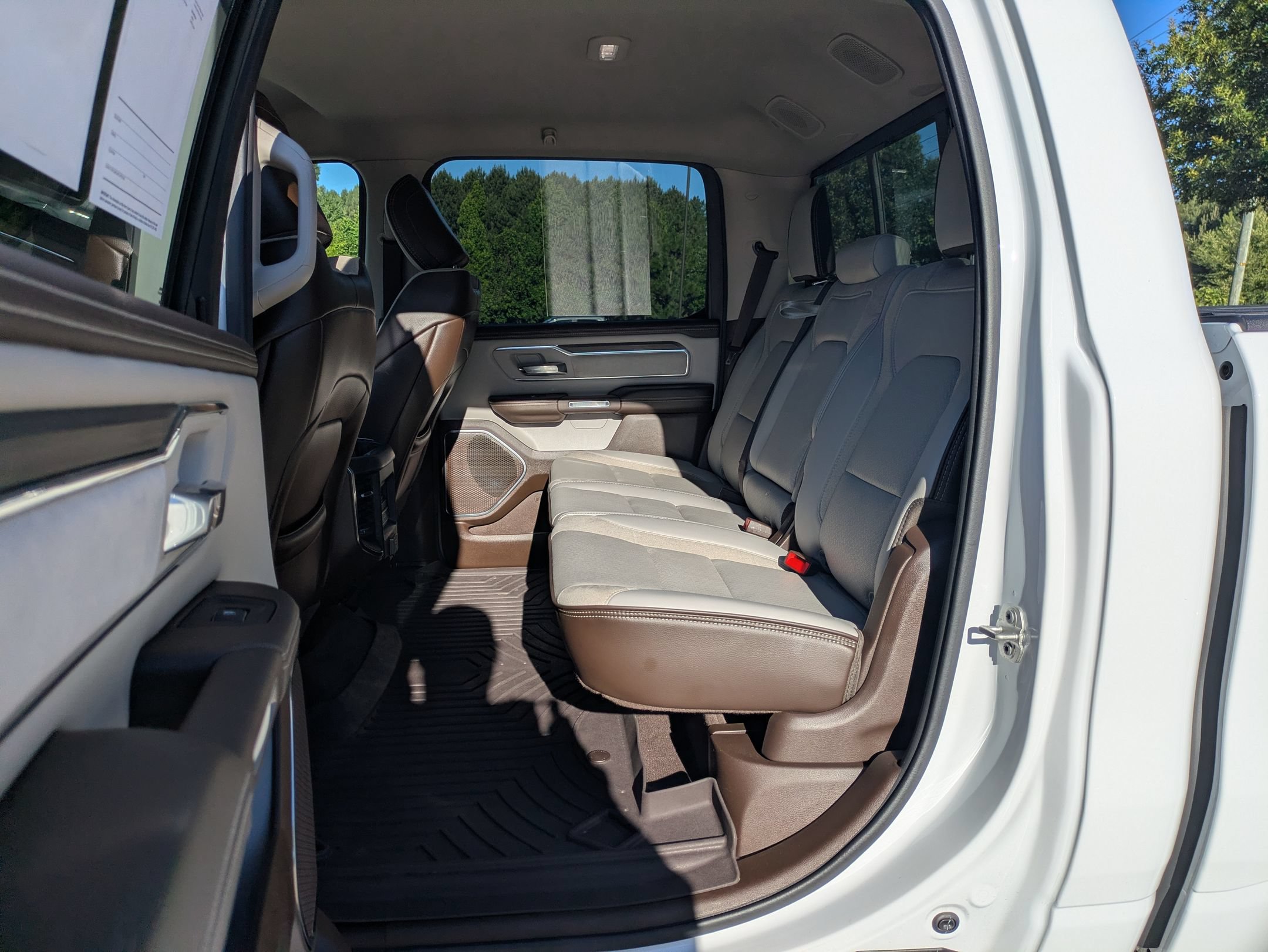 Used 2025 RAM 1500 Laramie AWD/4WD image 28