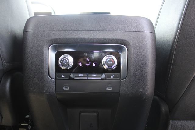 Used 2022 GMC Yukon SLT w/ SLT Premium Package AWD/4WD image 16